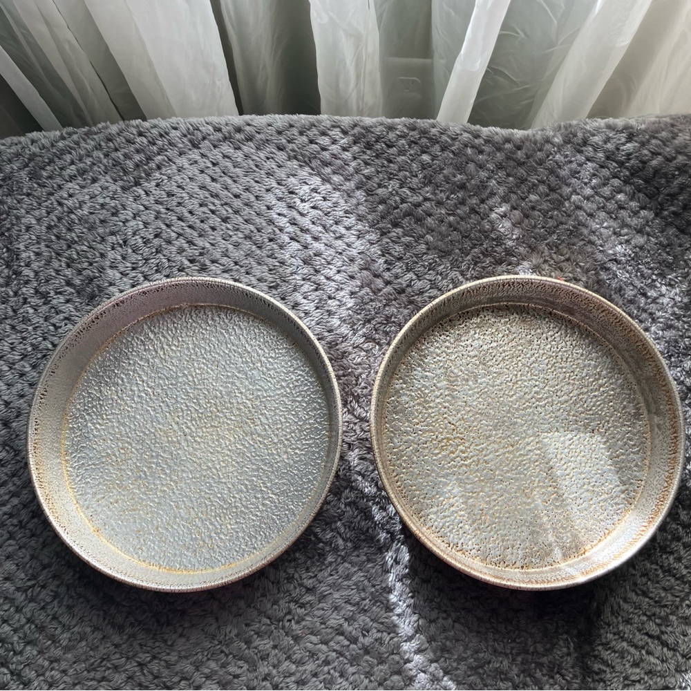 (2) Vintage, Mid-Century, Cottagecore, Farmhouse, Textured 8”‎ Metal Cake Pans